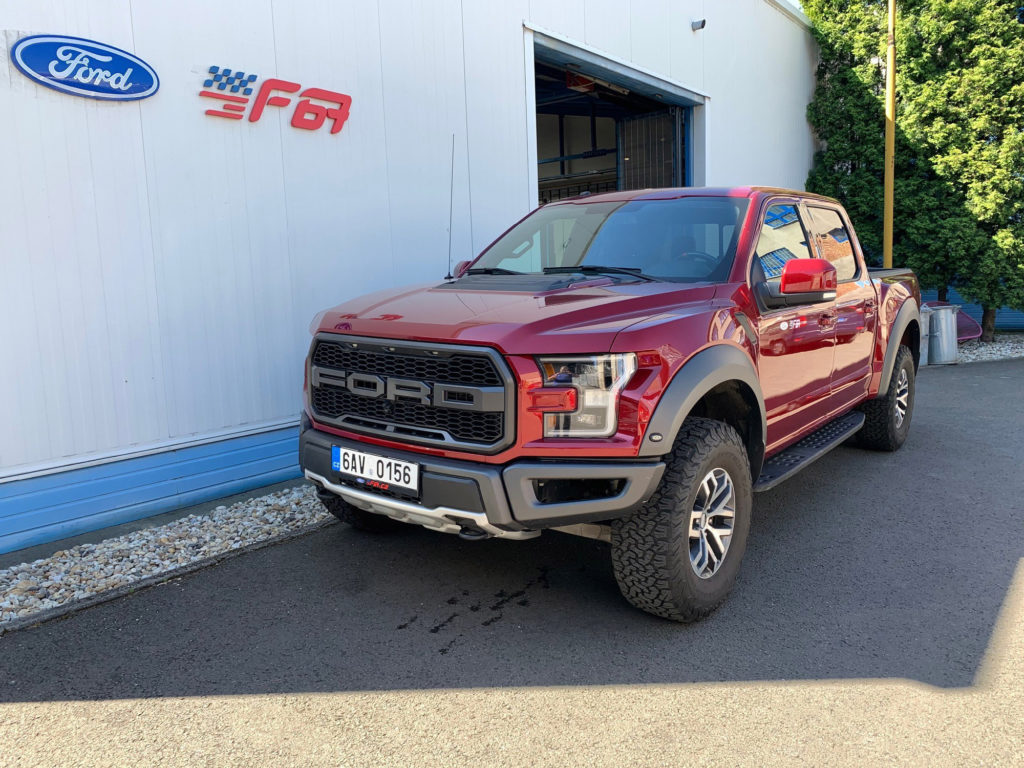 Ford F150 Raptor přední pohled