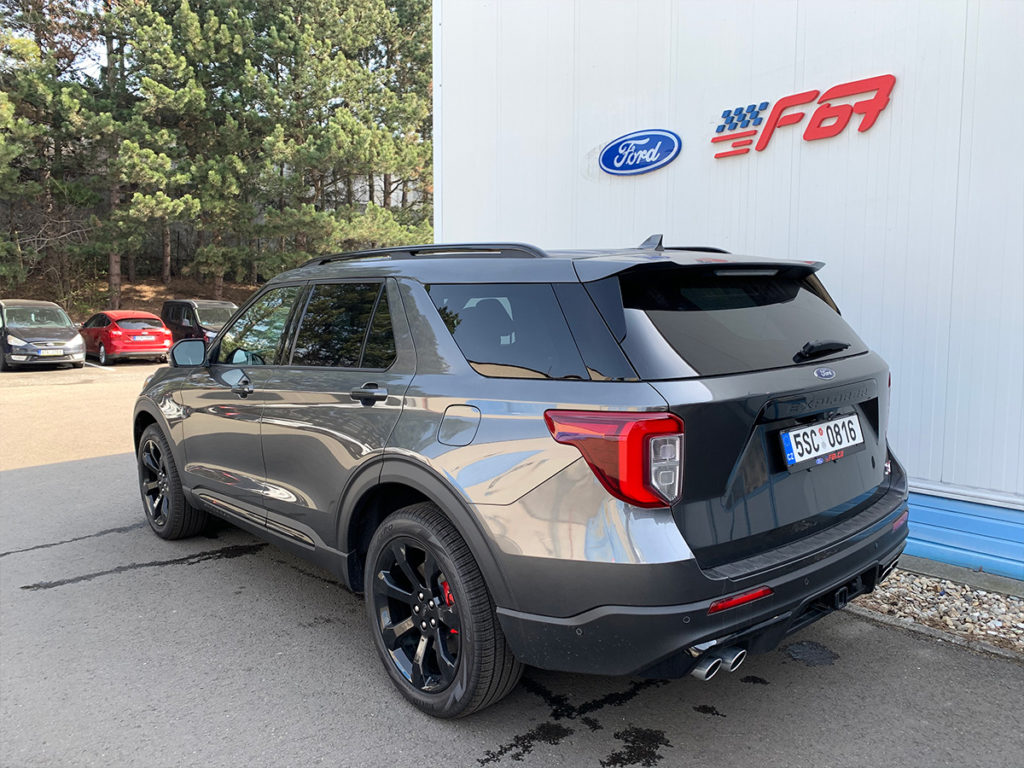 Ford Explorer pohled ze zadního boku